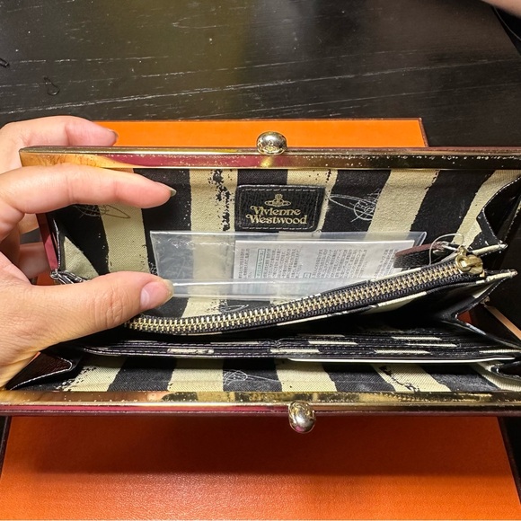 Vivienne Westwood black leather wallet - Picture 6 of 9